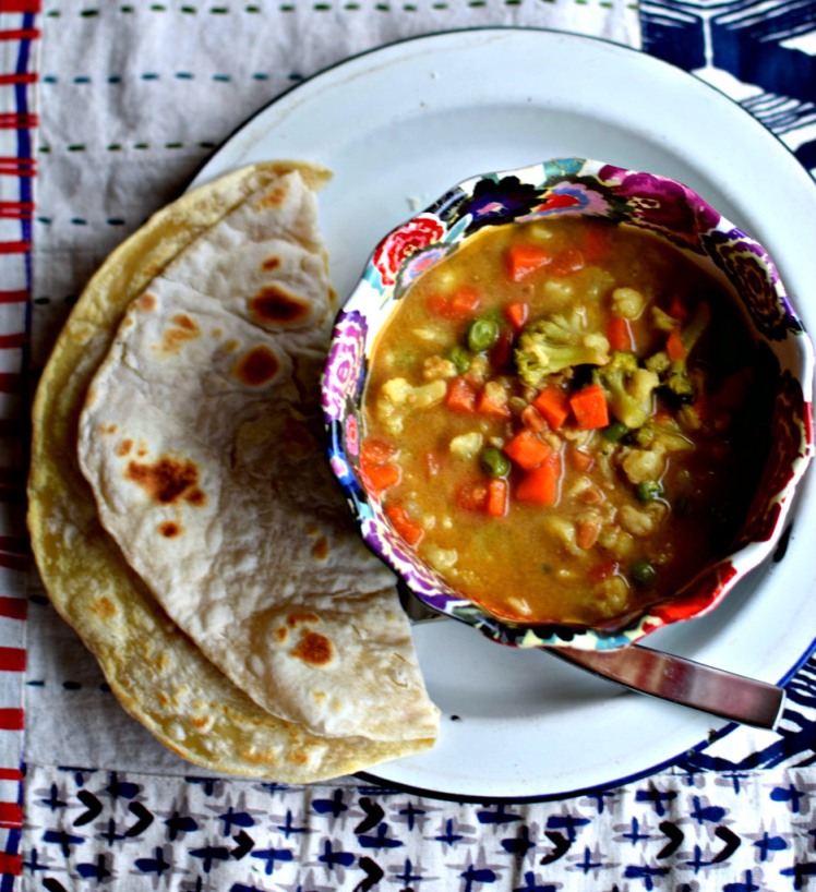 spicy-peanut-butter-and-vegetable-soup // food to glow